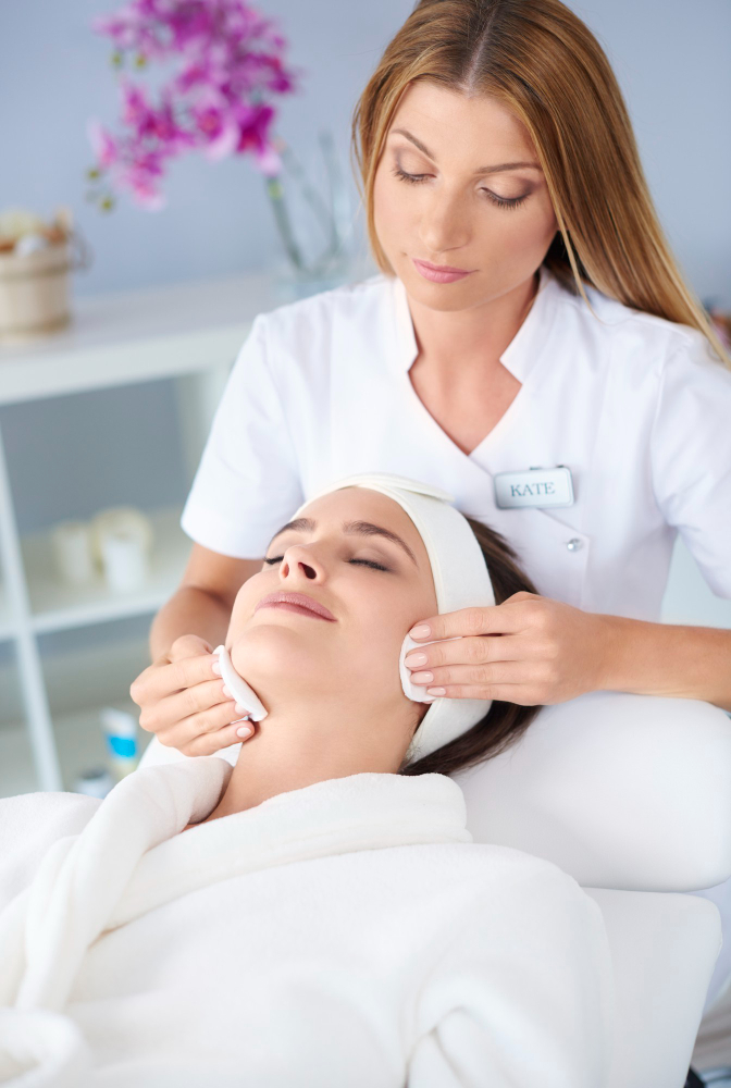 Was ist Dermaplaning? Vor- und Nachteile von Dermaplaning